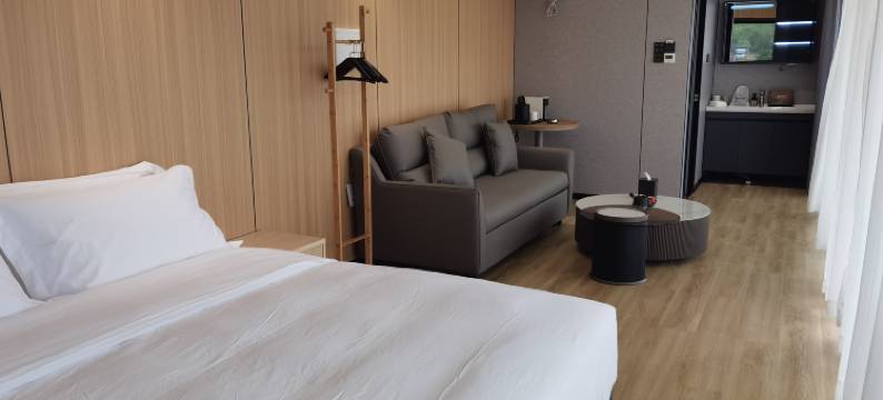 唐坊火山漫步太空舱宿营地图片