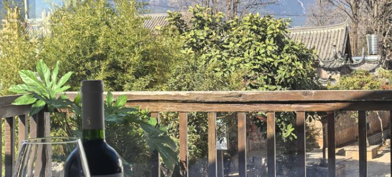 瓦顶观雪山度假客栈图片