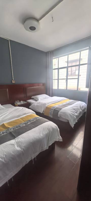 云威宾馆(双桥夜市店)