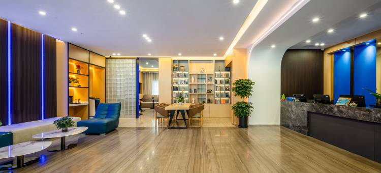 R ROYALSS HOTEL(九寨沟游客中心店)图片