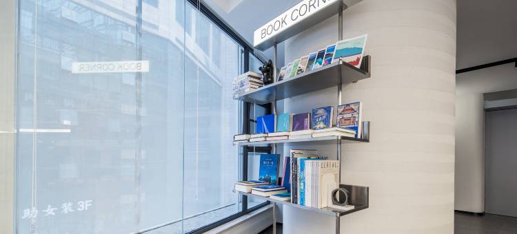 重庆解放碑较场口地铁站轻居酒店图片