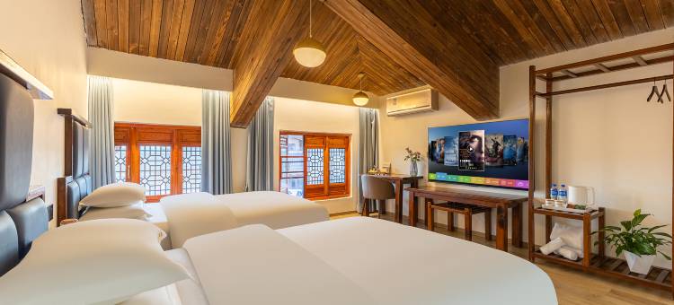 天高云淡大酒店(威宁县政府草海站店)图片