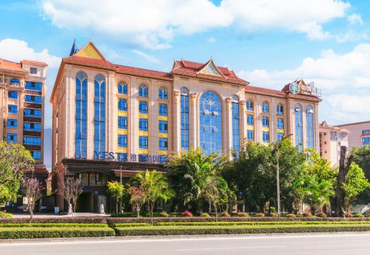 雅斯特国际酒店（芒市兴昌商业广场店）外景图