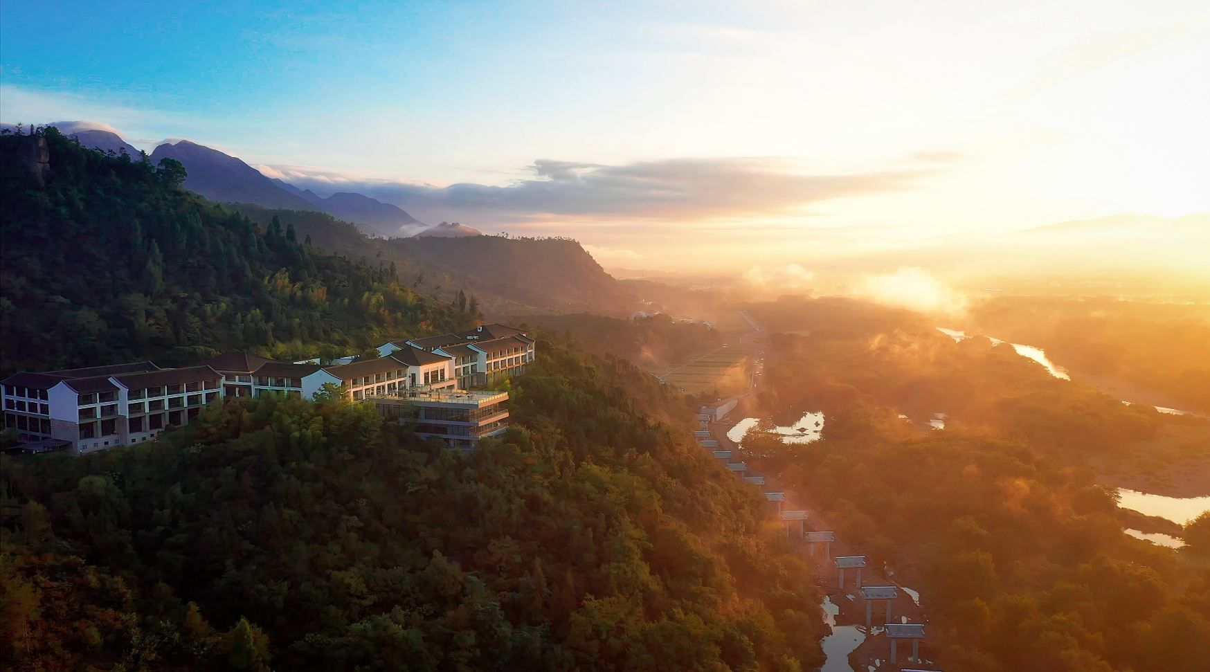 LANDISON RETREAT JUNMAN XIANJV Over view