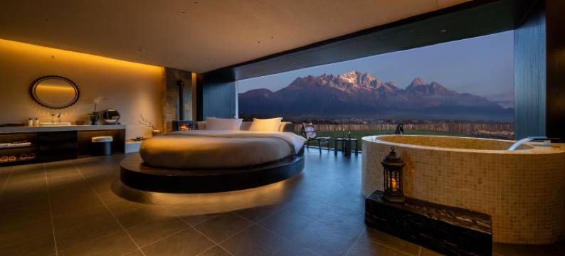 麓野白沙Bahada·日照金山丨汤池丨雪山庄园度假民宿图片