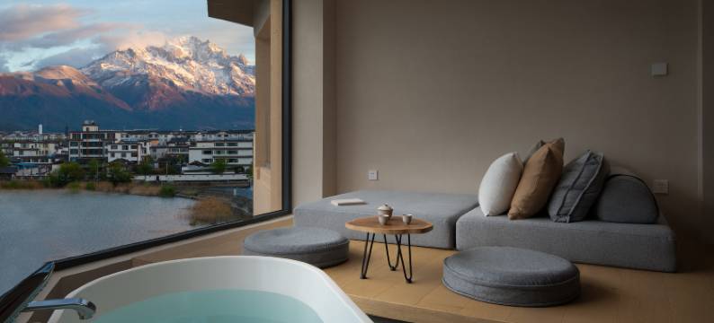 丽江云渡•日照金山·雪山湖景度假民宿图片