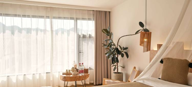 木玖居亲子园林咖啡莫奈花园HolidayVilla度假美宿(青岩古镇店)图片