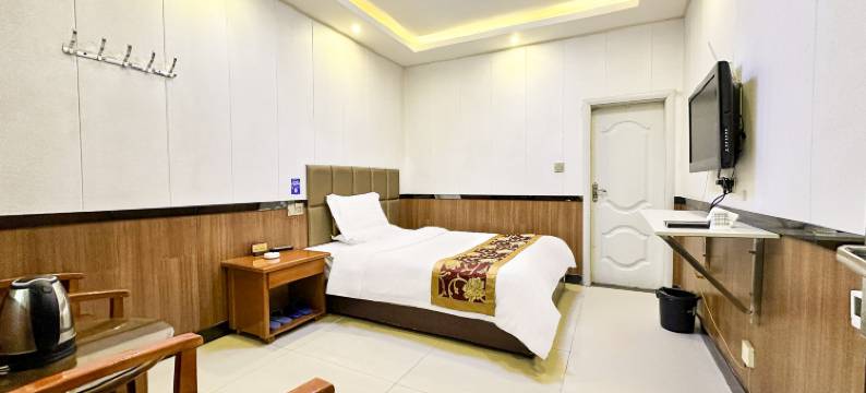 华东商务酒店(格尔木八一路地下商业街昆仑公园店)图片