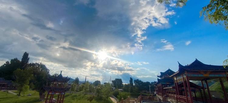 尼勒克雲镜花树民宿图片