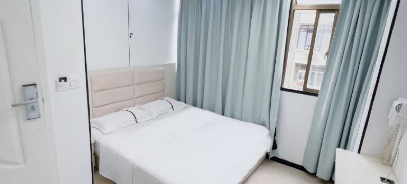 香柰儿酒店(武汉光谷广场地铁站店)图片