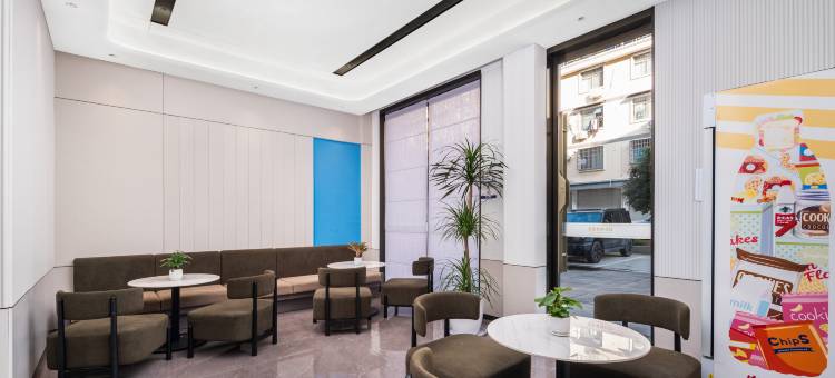 CEO·向岸酒店(金华大堰河街轻轨站万达广场店)图片