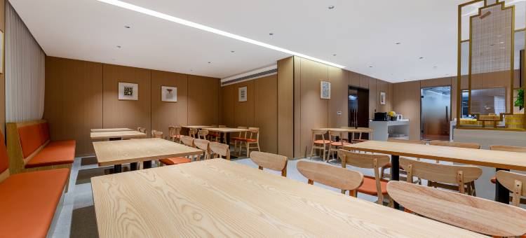 晋海居龙商务酒店(吕梁离石汽车客运总站店)图片