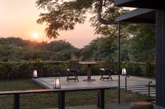 聆感·隐夕2OOOm²庭院酒店