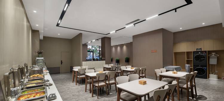 元居酒店(郑州大学中路地铁站二七万达店)图片