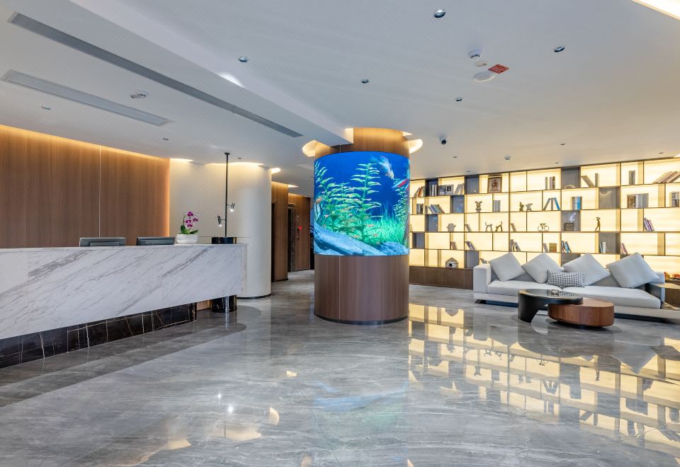 布尔津华鑫大酒店外景图