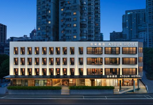 上海打浦桥斜土路亚朵酒店外景图