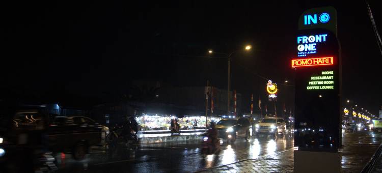 巴布亚勒斯塔里弗朗特一号酒店(Front One Hotel Papua Lestari)图片