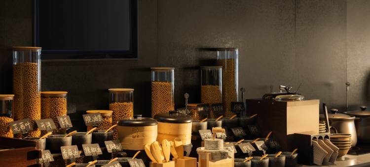 张家界国家森林公园标志门亚朵酒店图片