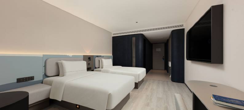 泰安天外村龙潭路亚朵轻居酒店图片