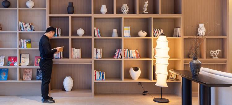 西安大雁塔科技大学地铁站亚朵酒店图片