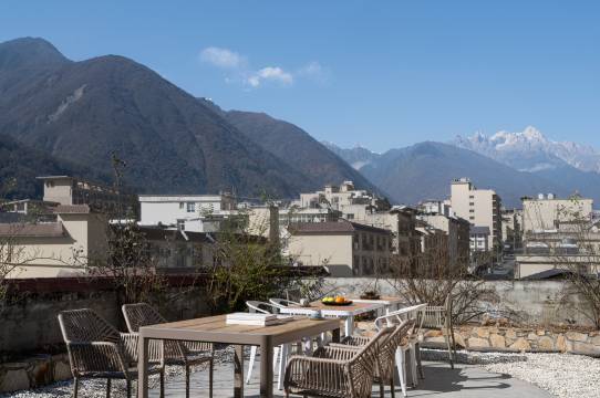 花原温泉酒店(磨西古镇店)图片