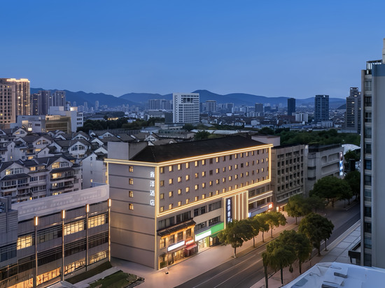 鑫泽酒店(杭州临安广场地铁站店)