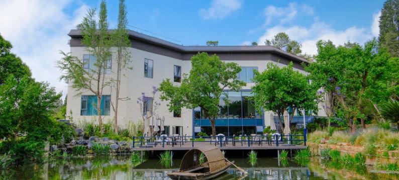 海伟国际度假酒店(昆明滇池海埂公园店)图片