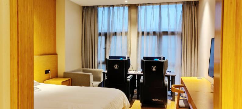 jing·云缨电竞民宿(高铁东站店)图片