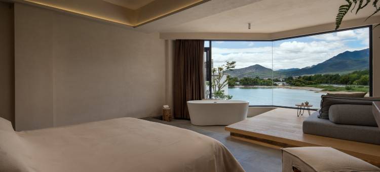 丽江云渡•日照金山·雪山湖景度假民宿图片