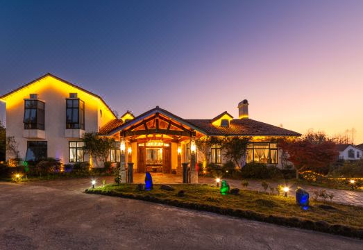 Huangshan Nagu RV Parent-child Italian Light Luxury Holiday Manor (Tunxi Old Street Branch) over view