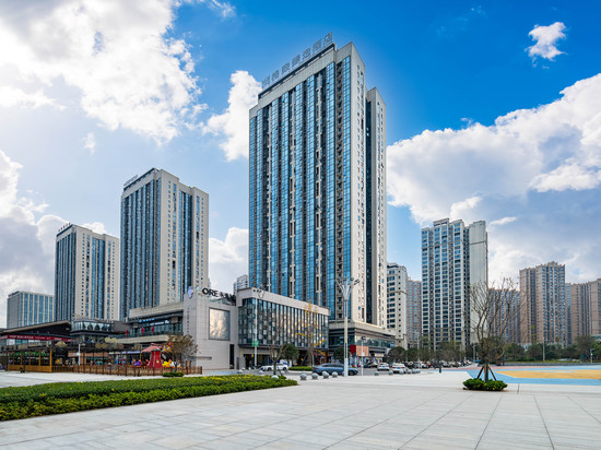 格致•云屿丨DREAMWORLD•SERENITYNOW艺术•酒店(自贡华商国际城店)