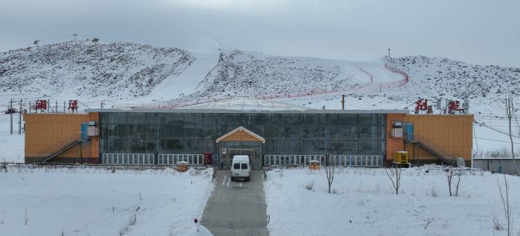 澜溪别苑民宿(青格里狼山国际滑雪场店)图片