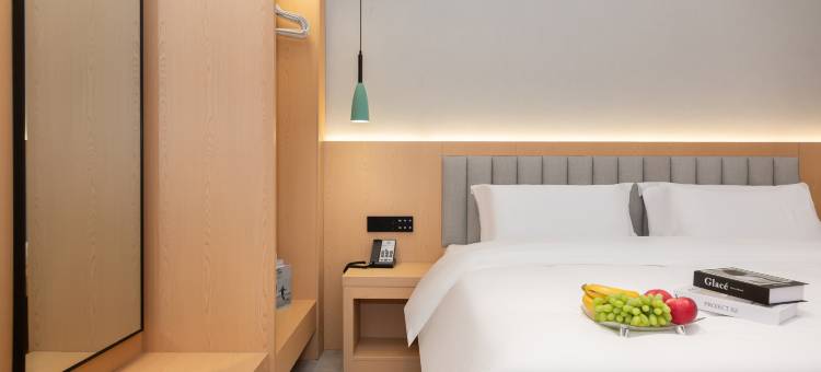 凡漫美居酒店(广汉夜市百伦广场店)图片