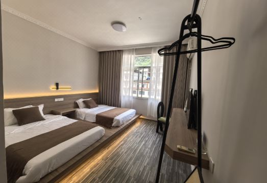 HOTEL MOUNTAIN MIRROR外景图