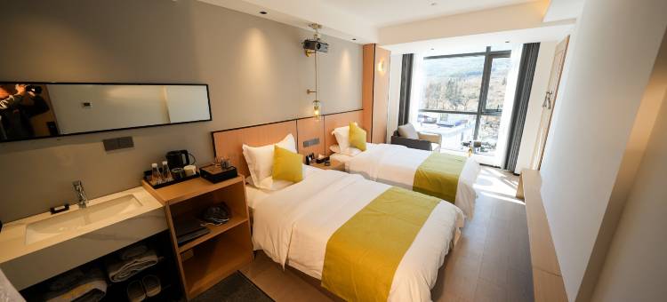 曼州世纪酒店(普格县螺髻山风景区店)图片