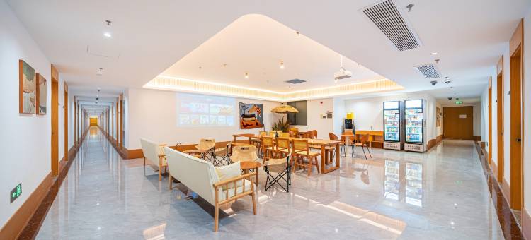 际庭青旅(上海虹桥机场龙柏新村地铁站店)图片