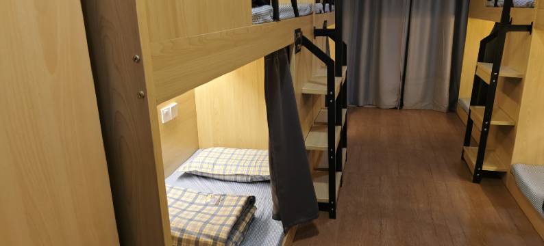 万里青年公寓(季华六路地铁站店)图片