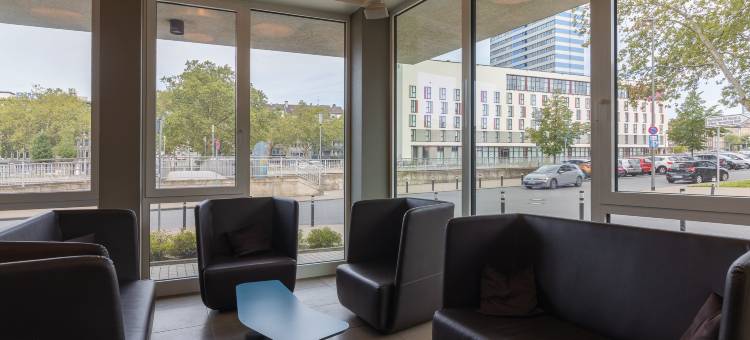 杜伊斯堡南站B&B酒店(B&B HOTEL Duisburg Hbf-Süd)图片
