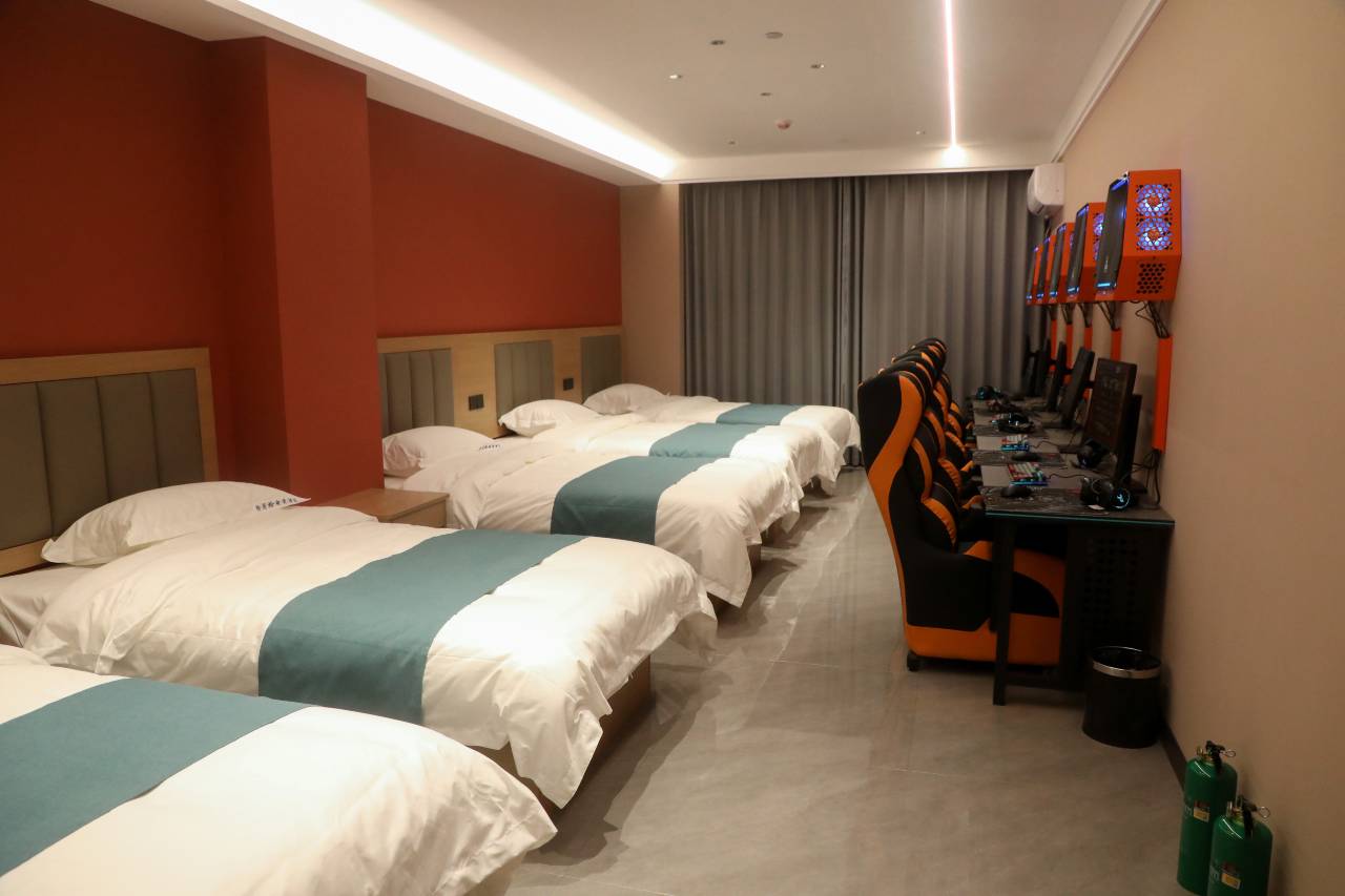 拾月拾电竞酒店