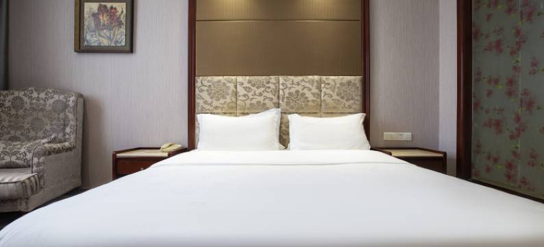 四季月酒店(西昌邛海湿地海河店)图片