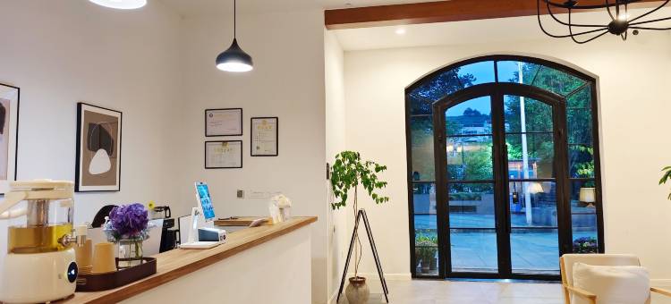 岑巩埃菲艺术酒店图片