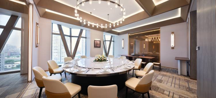 朗丽兹酒店(天津五大道小白楼地铁站店)图片