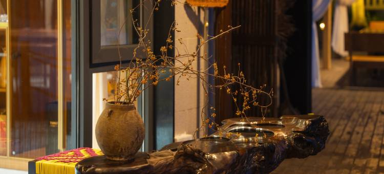 雅安月隐岛全湖景隐奢美宿图片