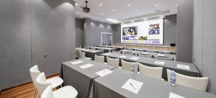 希尔顿艺术酒店(上饶万年财富步行街润丰购物广场店)图片