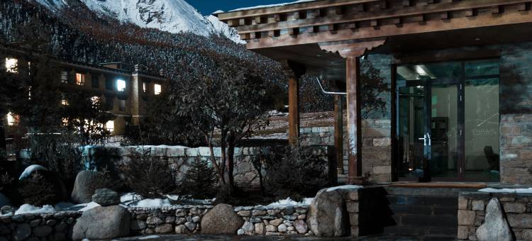 稻城亚丁AZARA游牧·黑青稞酒店图片