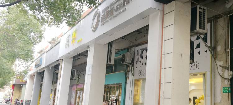 网美电竞民宿(上海东兰路地铁站店)图片