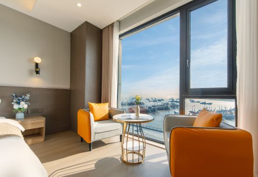 Ronghai Juzhu B&B (Baolong Tiandi Banshengdong Wharf)Hotel Overview