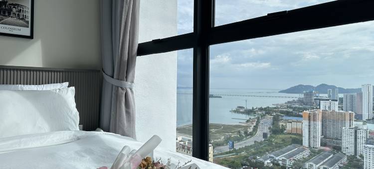 槟城乔治市三房家庭海景套房酒店｜无边泳池(Georgetown Penang Family 3BR Seaview Suite)图片