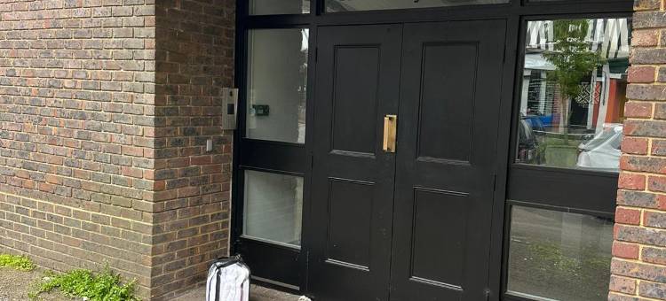 Hybrid Resi - Cheam, Sutton Near Wimbledon with Onsite Car Parking图片