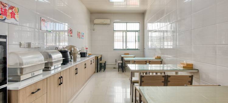 艺选安來酒店(江阴周庄成化高级中学店)图片